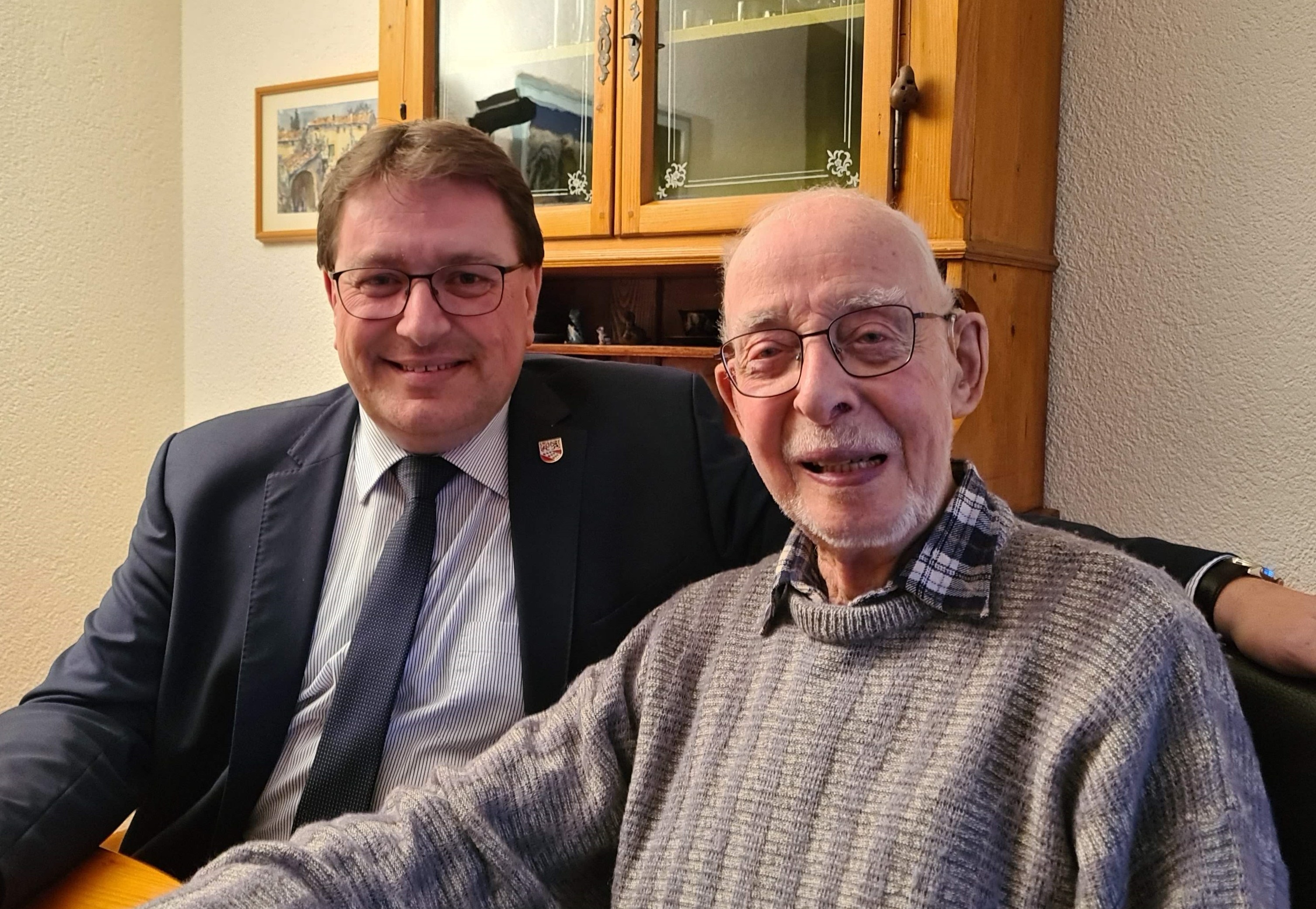 Am 19. Januar durfte Herr Hansruedi Begert seine Glückwünsche vom Gemeinderat entgegen nehmen. Herzliche Gratulation zum 90. Geburtstag!