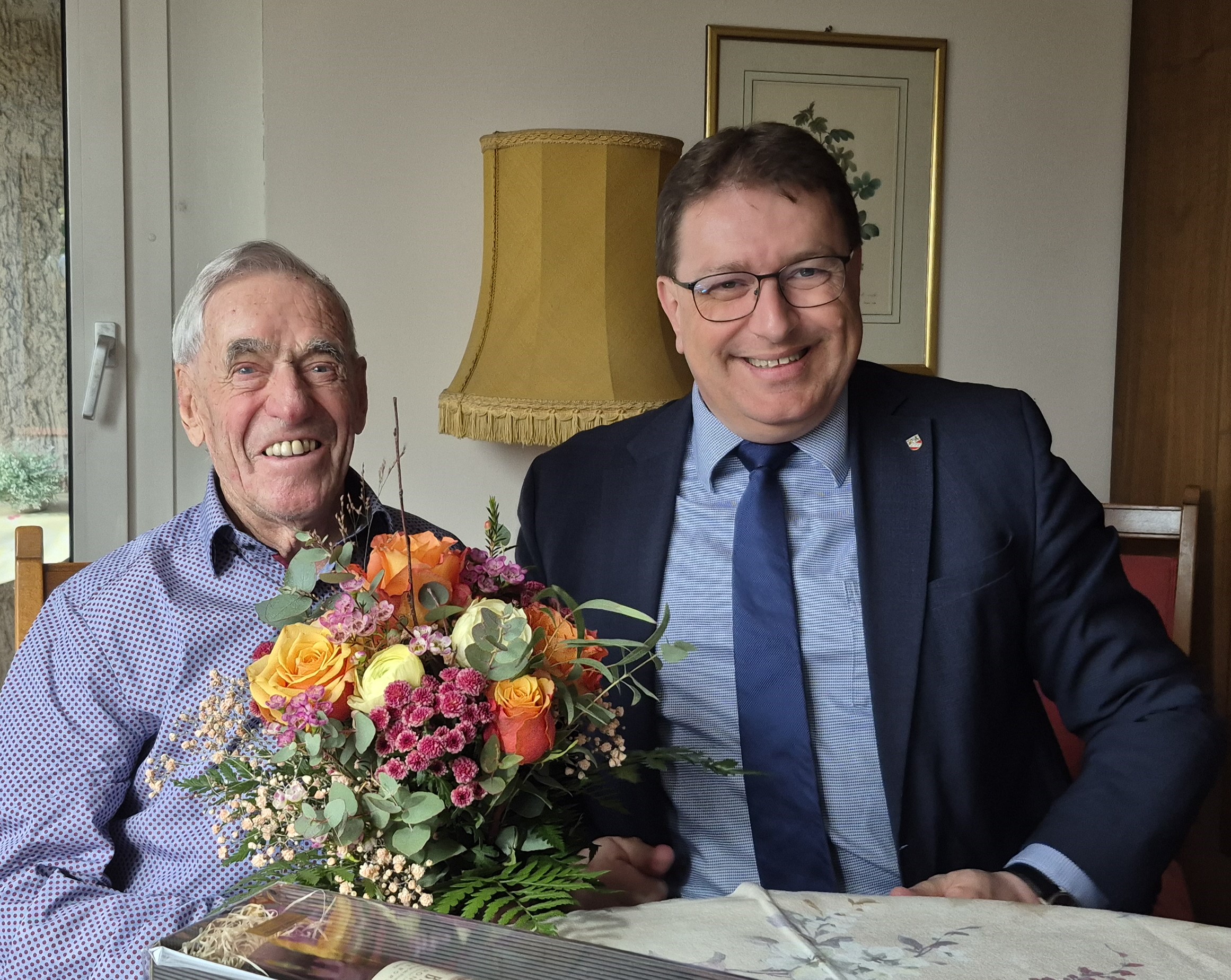 Lieber Herr Borruat, Sie haben am 17. Februar 2026 Ihren 90. Geburtstag gefeiert.
Die Gemeindebehörden gratulieren ganz herzlich dazu!