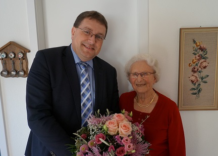 Am 17. November, wunderschönen kalten Herbsttag durfte Frau Patzig ihren 95. Geburtstag feiern. Der Gemeinderat überbrachte die Glückwünsche. Herzliche Gratulation!