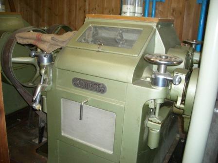 Im Innern der Mühle Dietrich: Dieser alte Walzenstuhl diente einst dem Mahlen vom Mehl.
