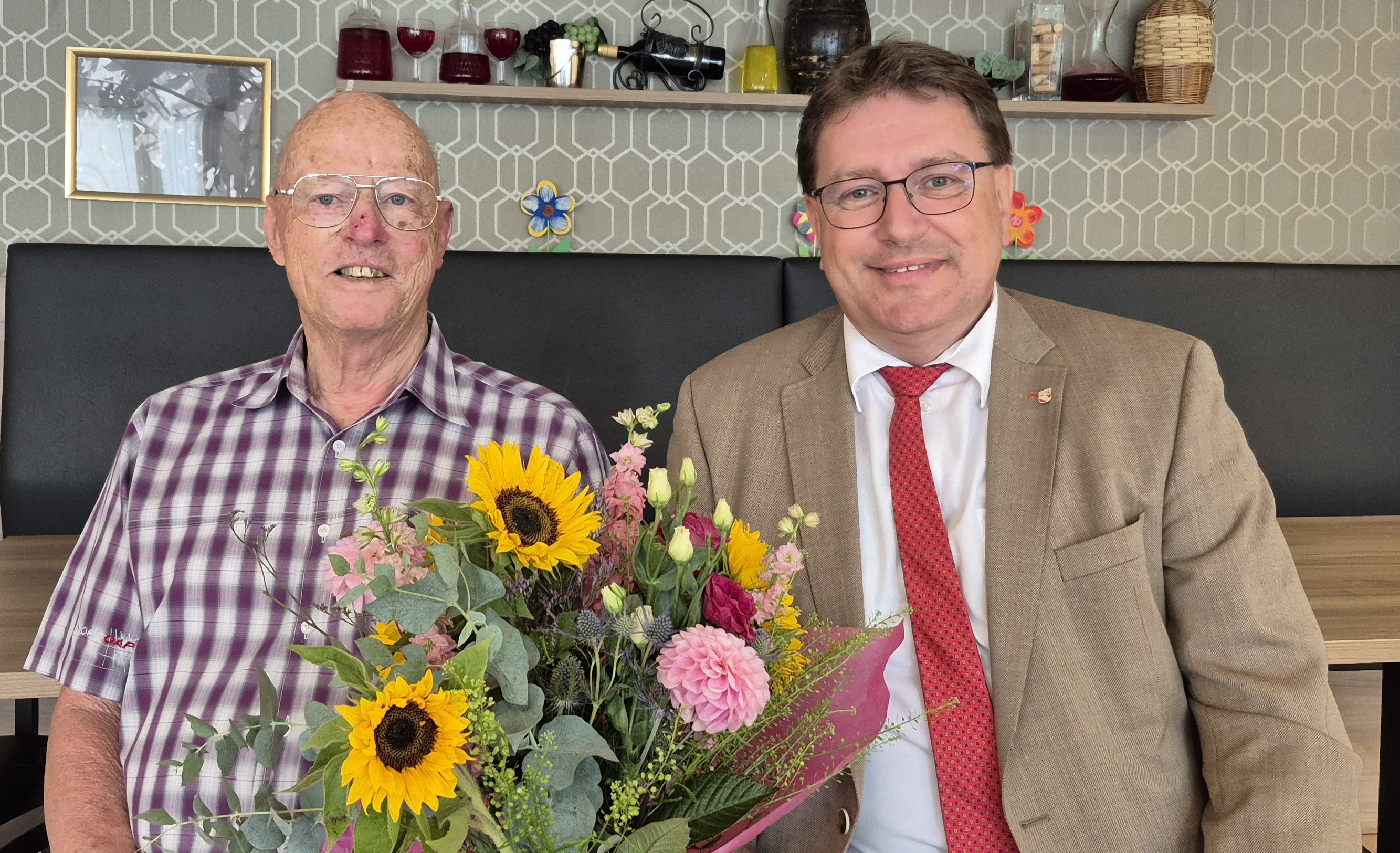 Der Gemeinderat überbrachte Herrn Bernhard Blaser persönlich die Glückwünsche zu seinem 90. Geburtstag. Herzliche Gratulation!