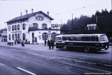 Die Buslinie M nach Münchenbuchsee wird eröffnet. Die Busse verkehren an Werktagen morgens, mittags und abends alle 20 Minuten. Der Sonntagsfahrplan wird 1977 angeboten.