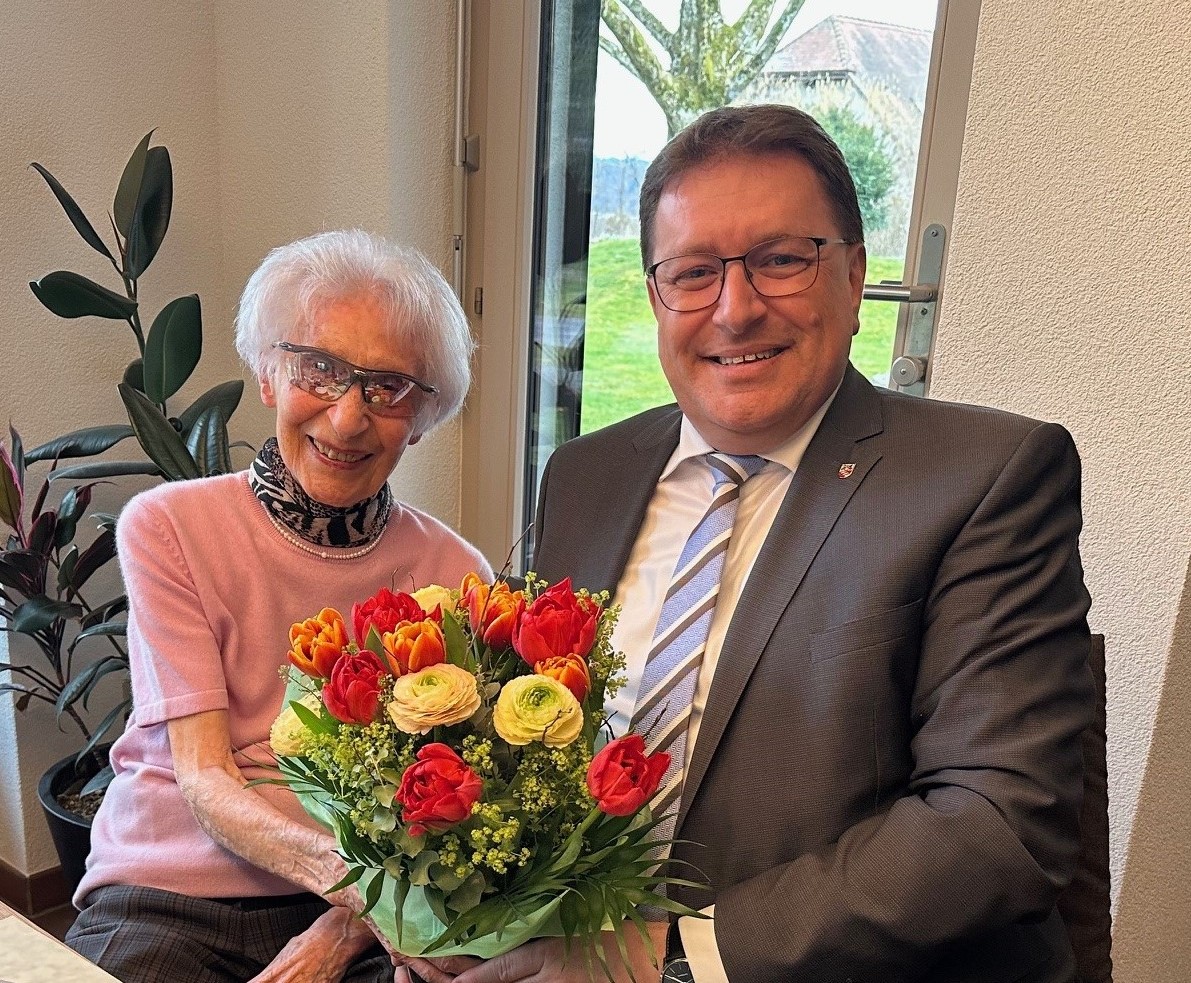 Am Sonntag, 22. Februar 2026, durfte Frau Gertrud Waggershauser ihren 95. Geburtstag feiern.
Die Gemeindebehörden gratulieren ganz herzlich zum hohen Wiegenfest!