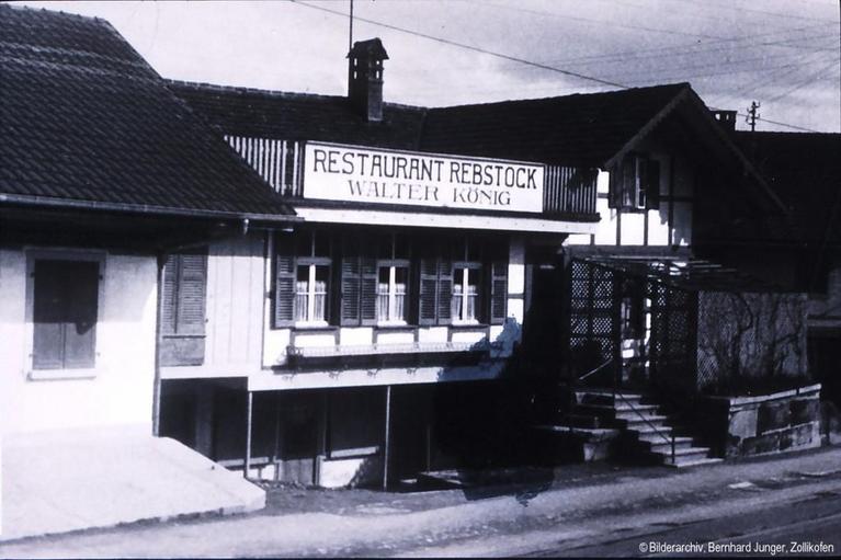 Im Jahr 1930 trat die Bärenwirtin nicht nur die Wirschaftsbesitzung an ihren Sohn ab, sondern verkaufte am selben Tag die gegenüberliegende Scheune, die man bereits die "Bärenschür" nannte., samt Umschwung an Albert Wyttenbach, Architekt, und Ernst Sieber, Baumeister, beide in Zollikofen. Die Scheune wurde 1929 abgebrochen. An ihrer Stelle wurde das "Zollohaus" erstellt.