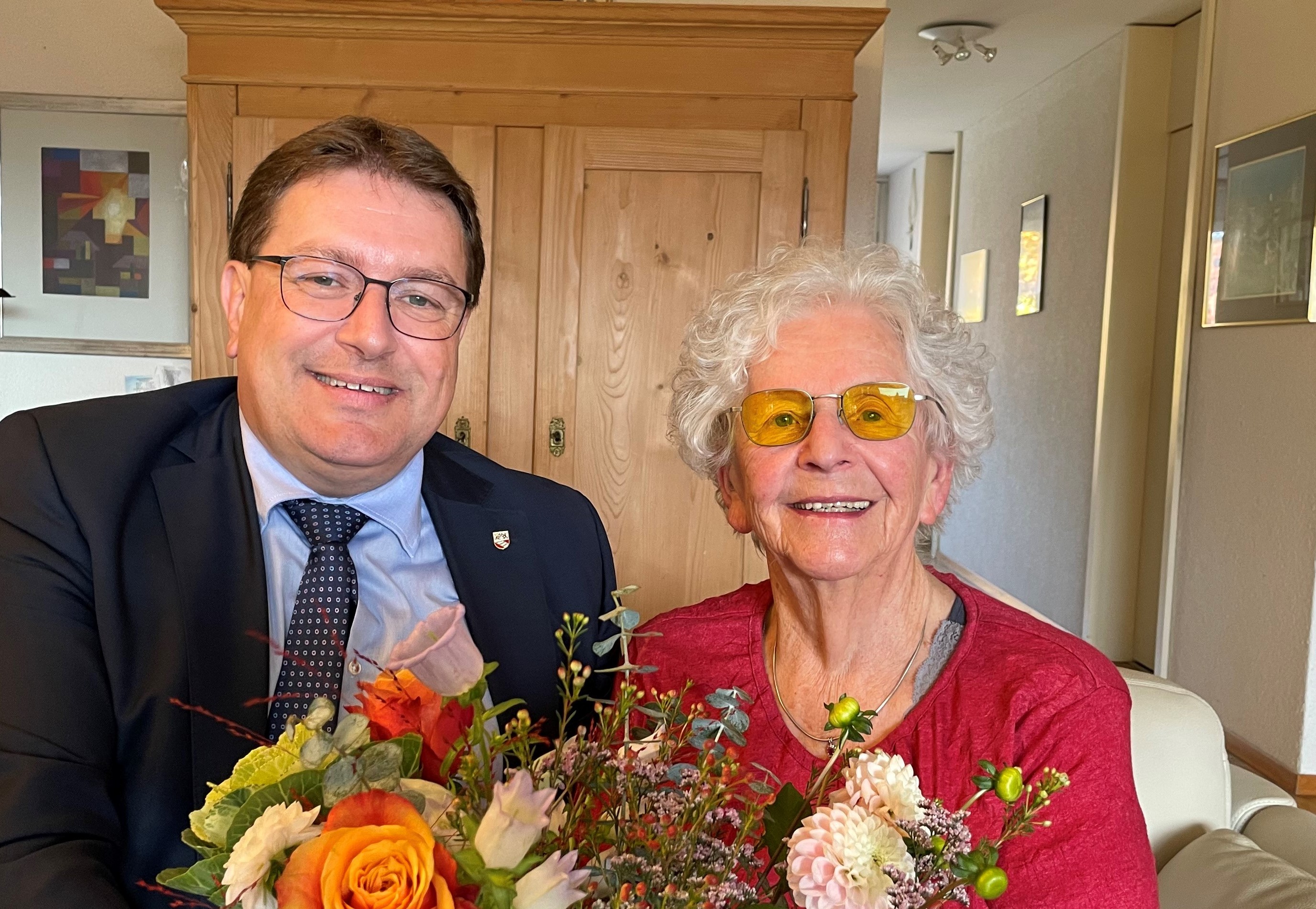 Am Dienstag, 14. Oktober 2025, durfte Frau Annalise Gerber ihren 90. Geburtstag feiern.

Die Gemeindebehörden gratulieren ganz herzlich zum Wiegenfest!