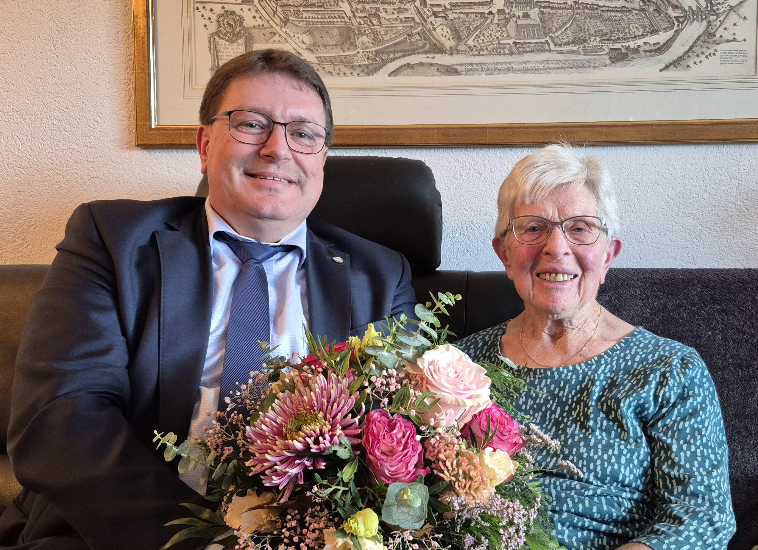 Am Freitag, 14. November 2025, feierte Frau Therese Held, bei guter Gesundheit, ihren 90. Geburtstag.

Die Gemeindebehörden gratulieren herzlich zum Wiegenfest!