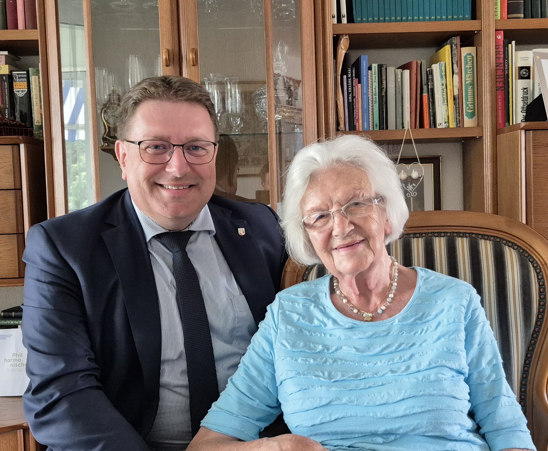 Bei sehr guter Gesundheit feierte Frau Elise Schneeberger am Samstag, 12. Juli 2025, ihren 95. Geburtstag.

Die Gemeindebehörden gratulieren ganz herzlich zum hohen Geburtstag.