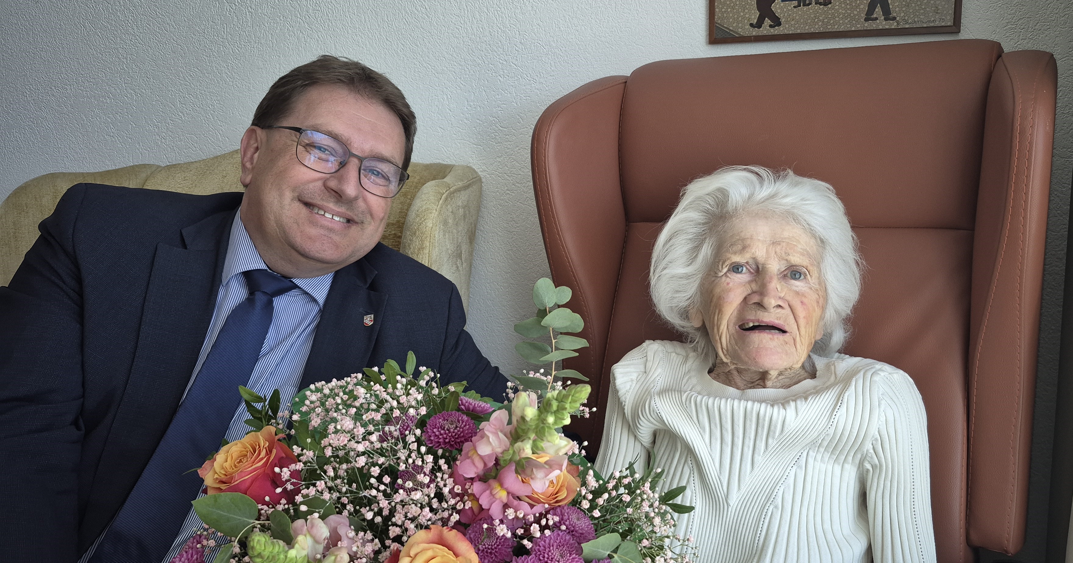 Herzliche Gratulation Frau Esther Schenker zum 90. Geburtstag, den Sie am 23. April 2026 feierten.
Der Gemeinderat überbrachte die Glückwünsche persönlich.