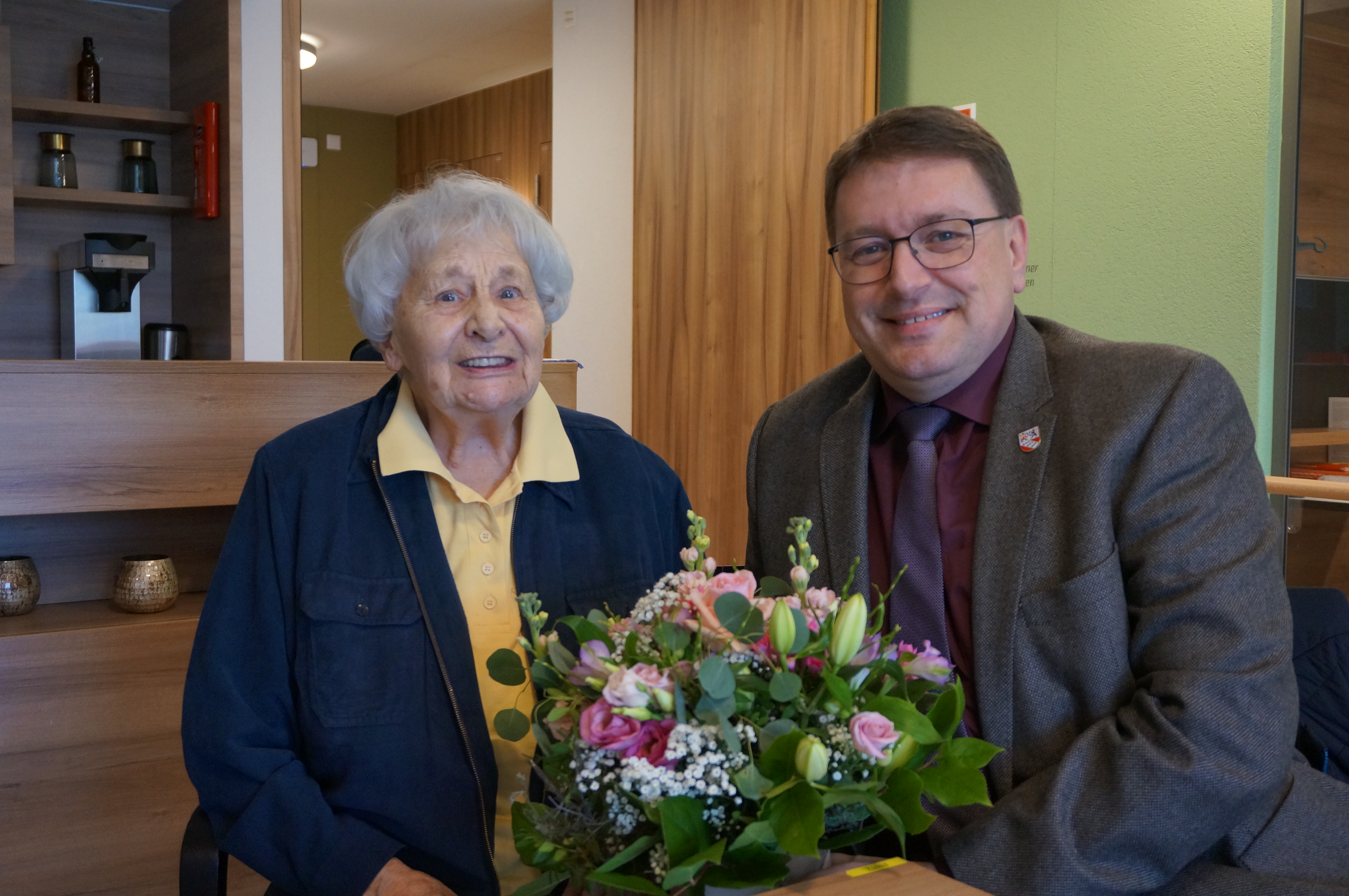 Am 10. Januar durfte Frau Gouw die Glückwünsche zum 90. Geburtstag vom Gemeinderat persönlich entgegen nehmen, zu diesem Anlass herzlich Gratulation.