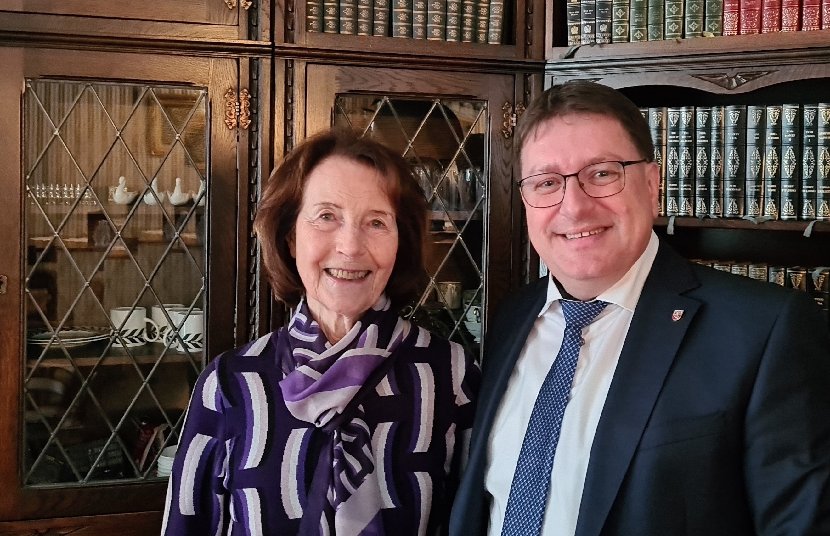 Am ersten Tag im Jahr 2024 durfte Frau Irene Providoli ihren 90. Geburtstag feiern.
Die Gemeindebehörden gratulieren herzlich dazu!