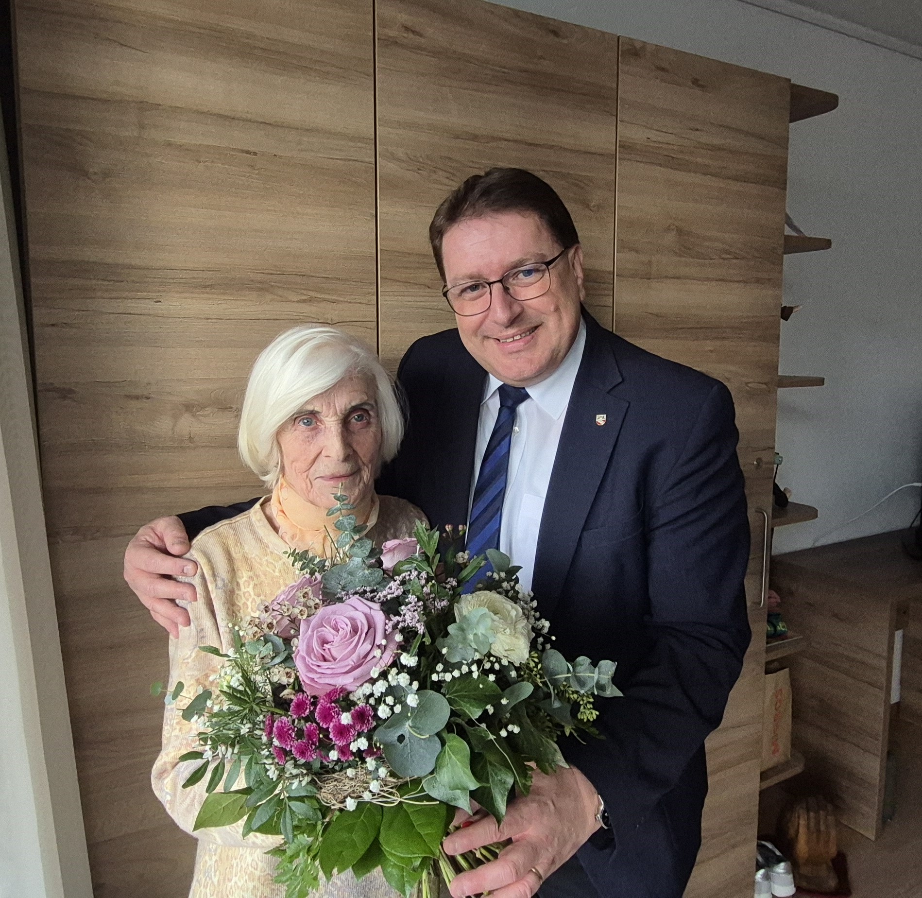 Herzlichen Glückwunsch zum 90. Geburtstag Frau Mäder und alles Gute auf dem weiterem Lebensweg!
