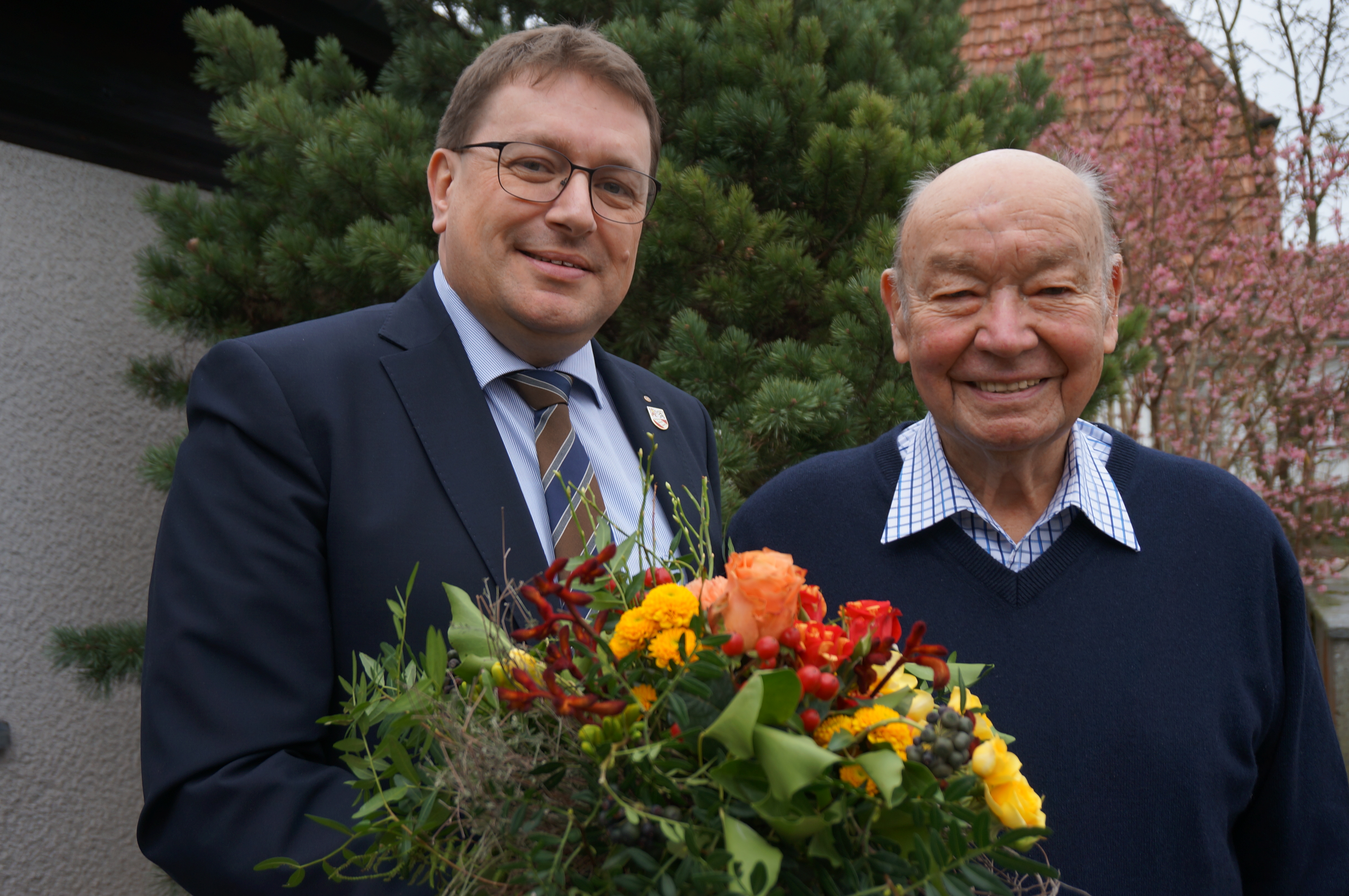 Bei guter Gesundheit, durfte Herr Minder Franz die Glückwünsche persönlich vom Gemeindepräsident in Empfang nehmen. Herzlichen Glückwunsch!