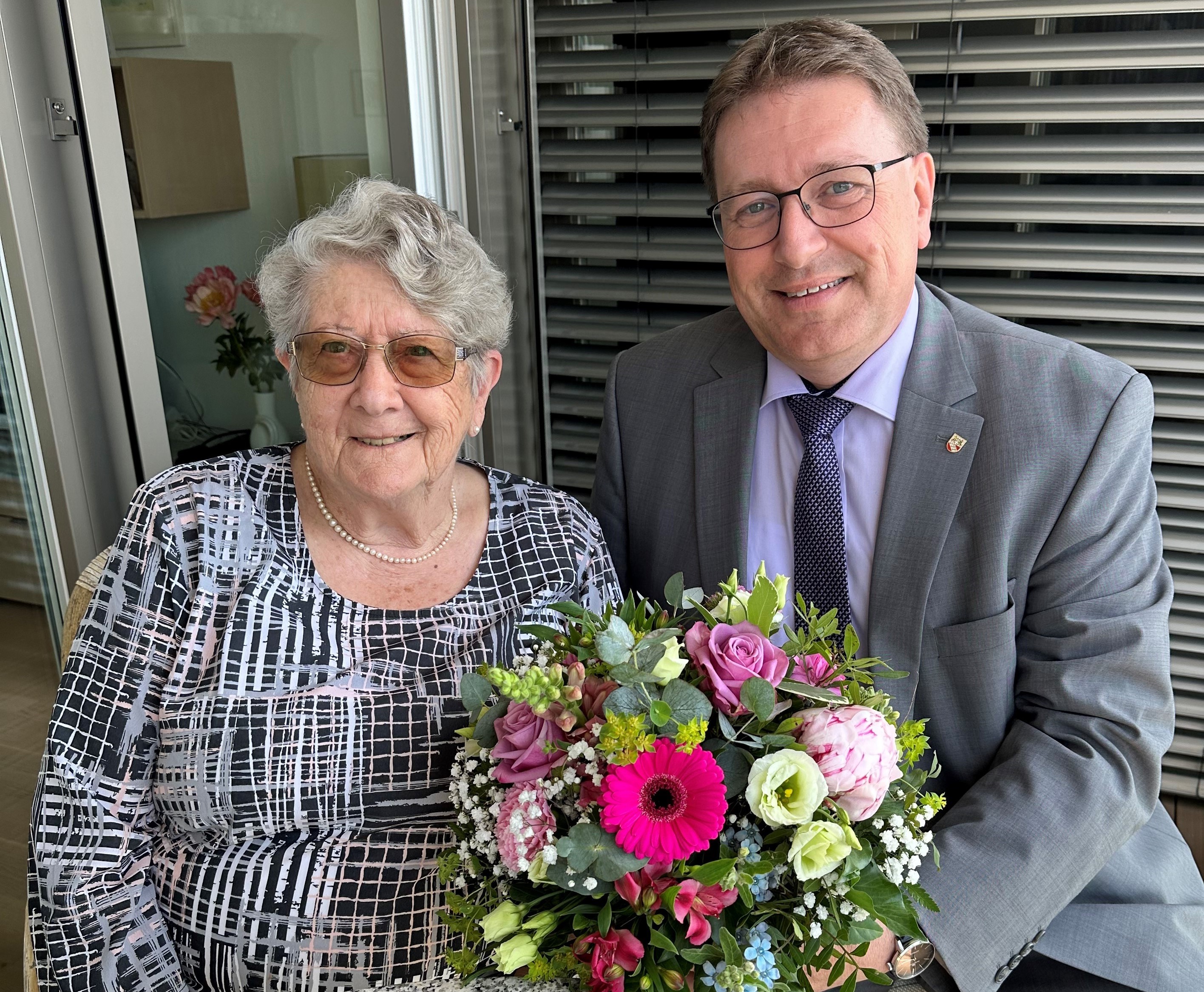 Am Freitag, 9. Juni 2023 durfte Frau Rosmarie Althaus ihren 90. Geburtstag feiern.
Die Gemeindebehörden gratulieren ganz herzlich!