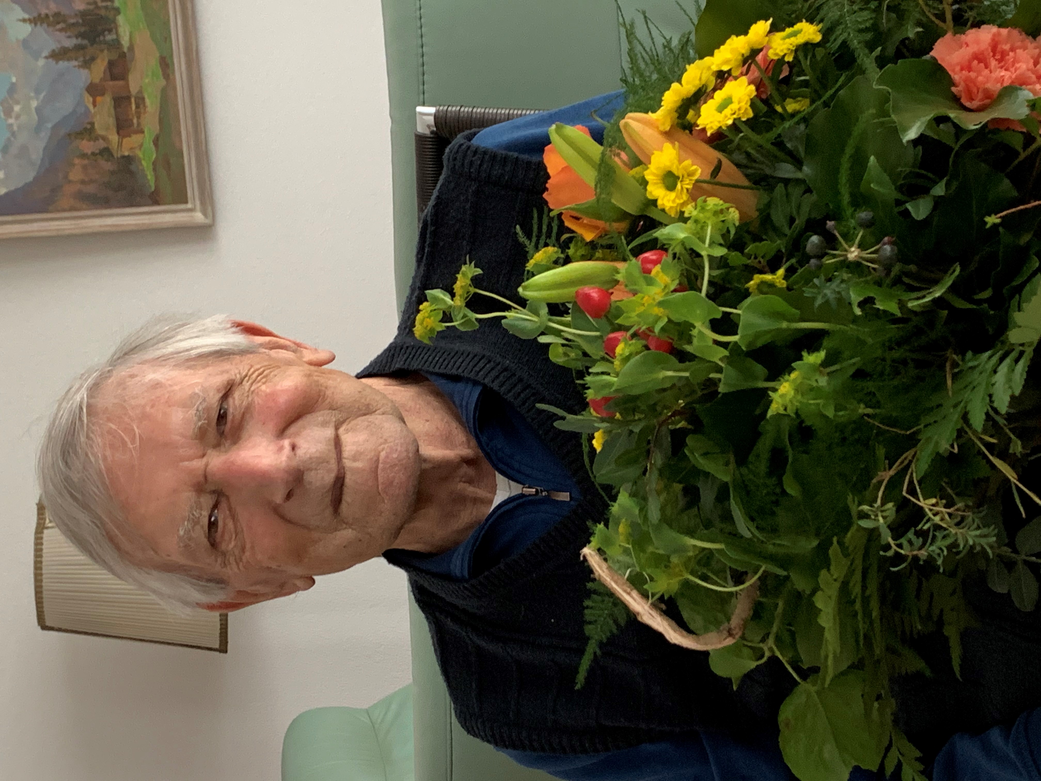 Herzliche Gratulation Herr Wullschleger! Der Gemeinderat überreichte die Glückwünsche persönlich zum 90. Geburtstag.