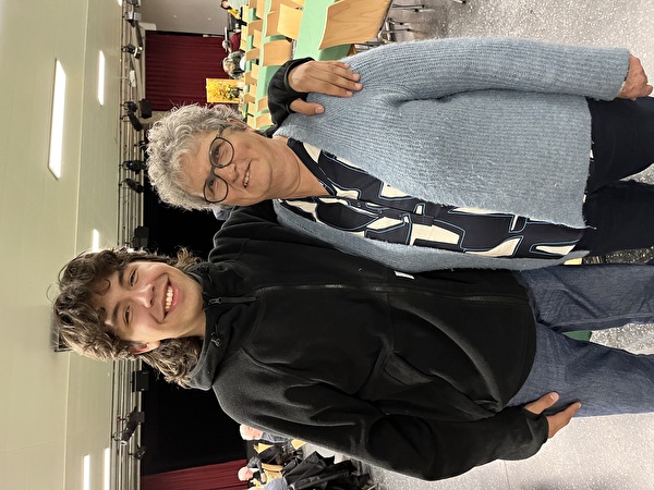Als Vorbild: Die Preisträgerin Marianne Gysin mit Enkel