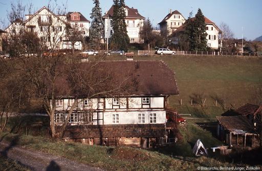 Aufgrund alter Karten (Albertini 1775) wird vermutet, dass das Schlundhaus Anfangs des 18. Jahrhunderts errichtet wurde.