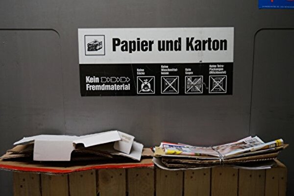 Papier und Karton