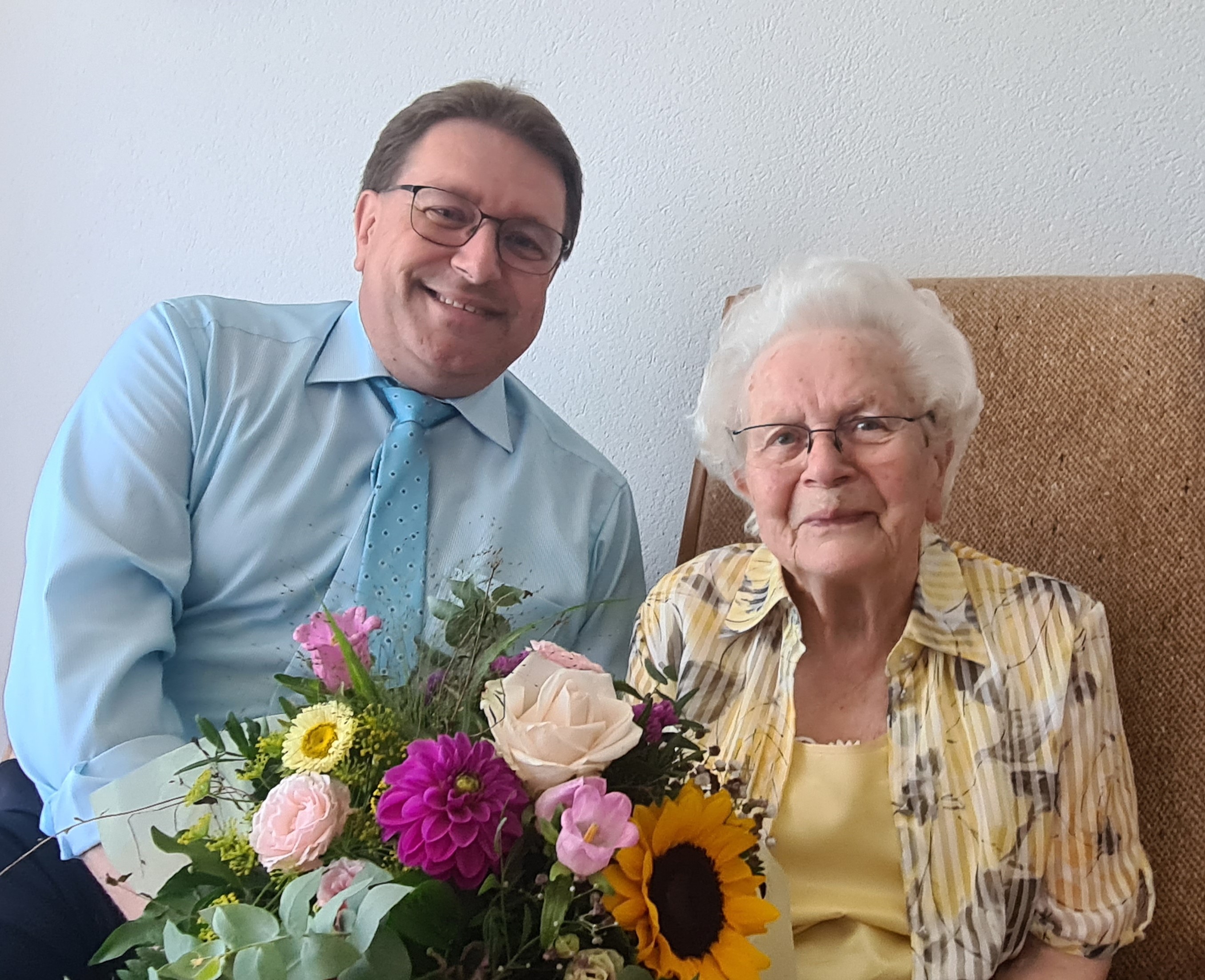Am Montag, 8. Juli 2024, feierte Frau Erna Reber ihren 90. Geburtstag.
Die Gemeindebehörden gratulieren herzlich zum runden Geburtstag!