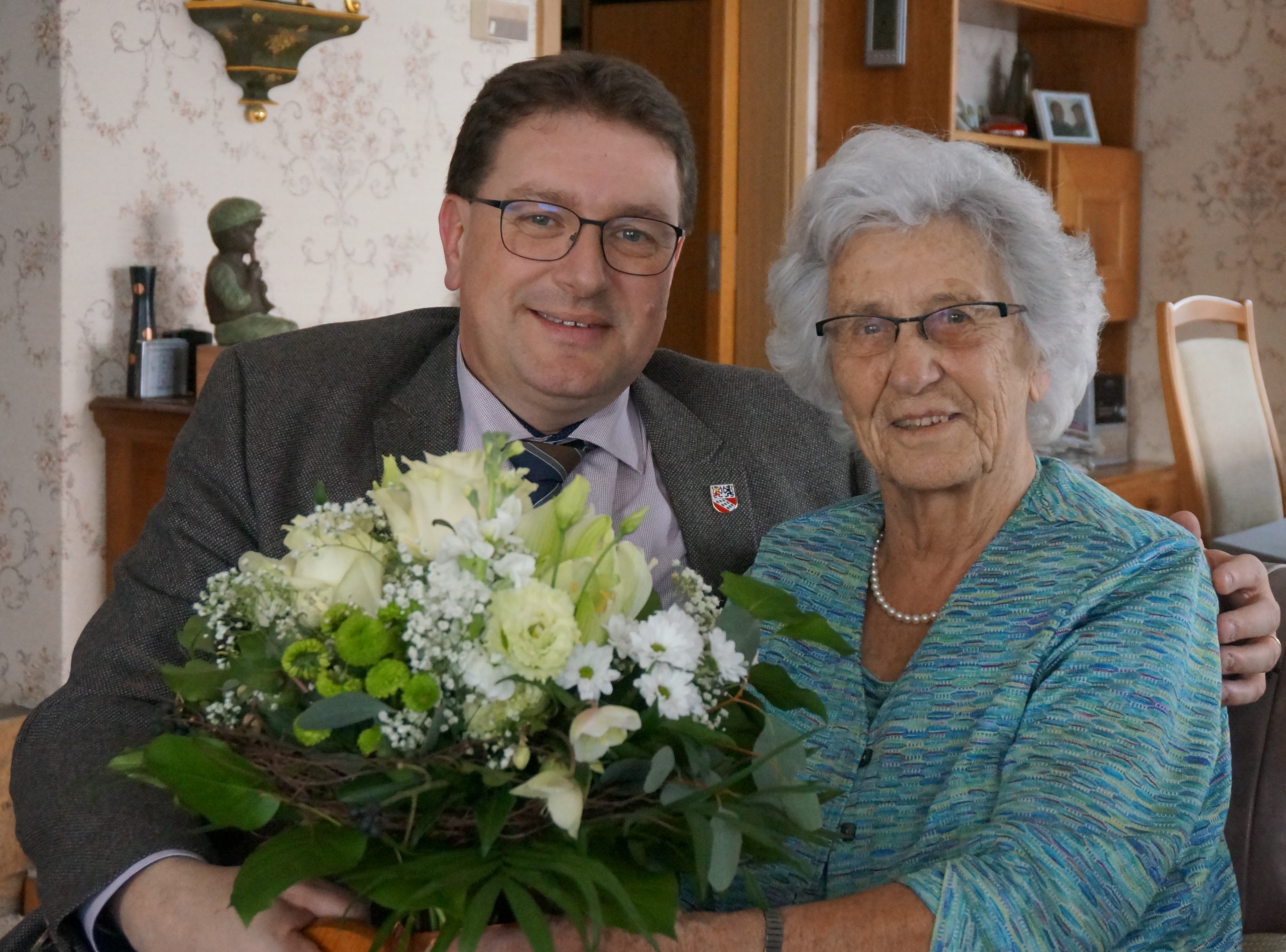 Bei guter Gesundheit durfte Frau Walther Ihren 90. Geburtstag feiern. Herzliche Gratulation vom Gemeinderat!