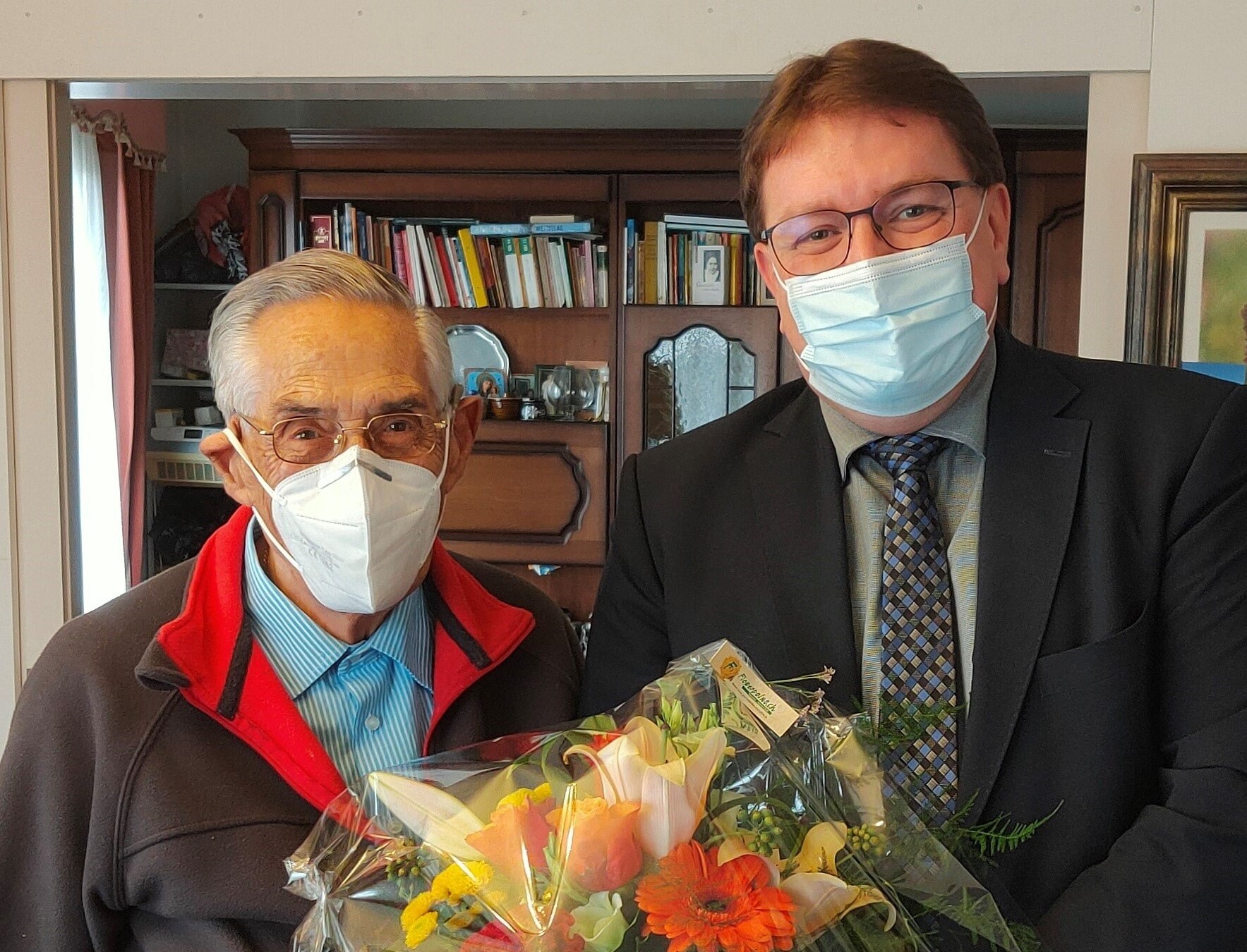 Am Montag, 9. November 2020 feierte Herr Pius Maissen seinen 90. Geburtstag.
In Vertretung der Gemeindebehörden, gratuliert Gemeindepräsident Daniel Bichsel herzlich zum Wiegenfest.