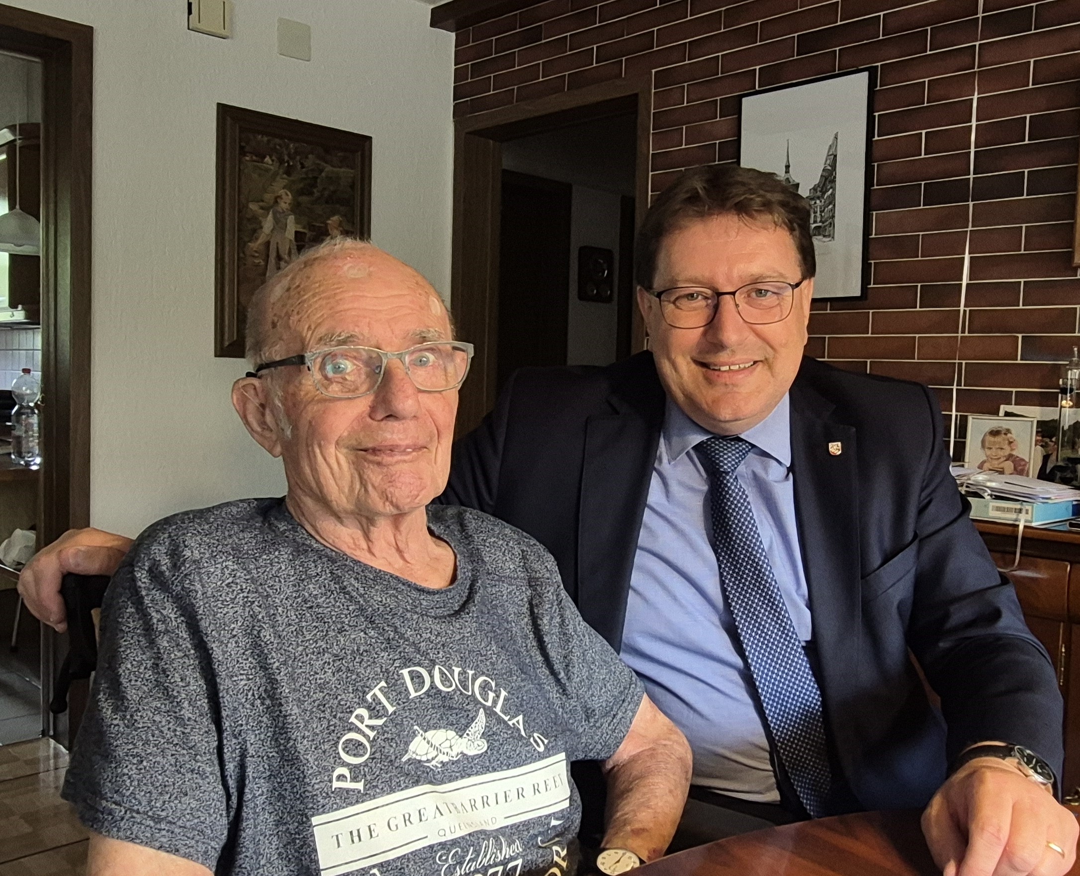Am Donnerstag, 3. Juli 2025, feierte Herr Reinhard Tobler seinen 90. Geburtstag.

Die Gemeindebehörden gratulieren ganz herzlich zum hohen Geburtstag! 