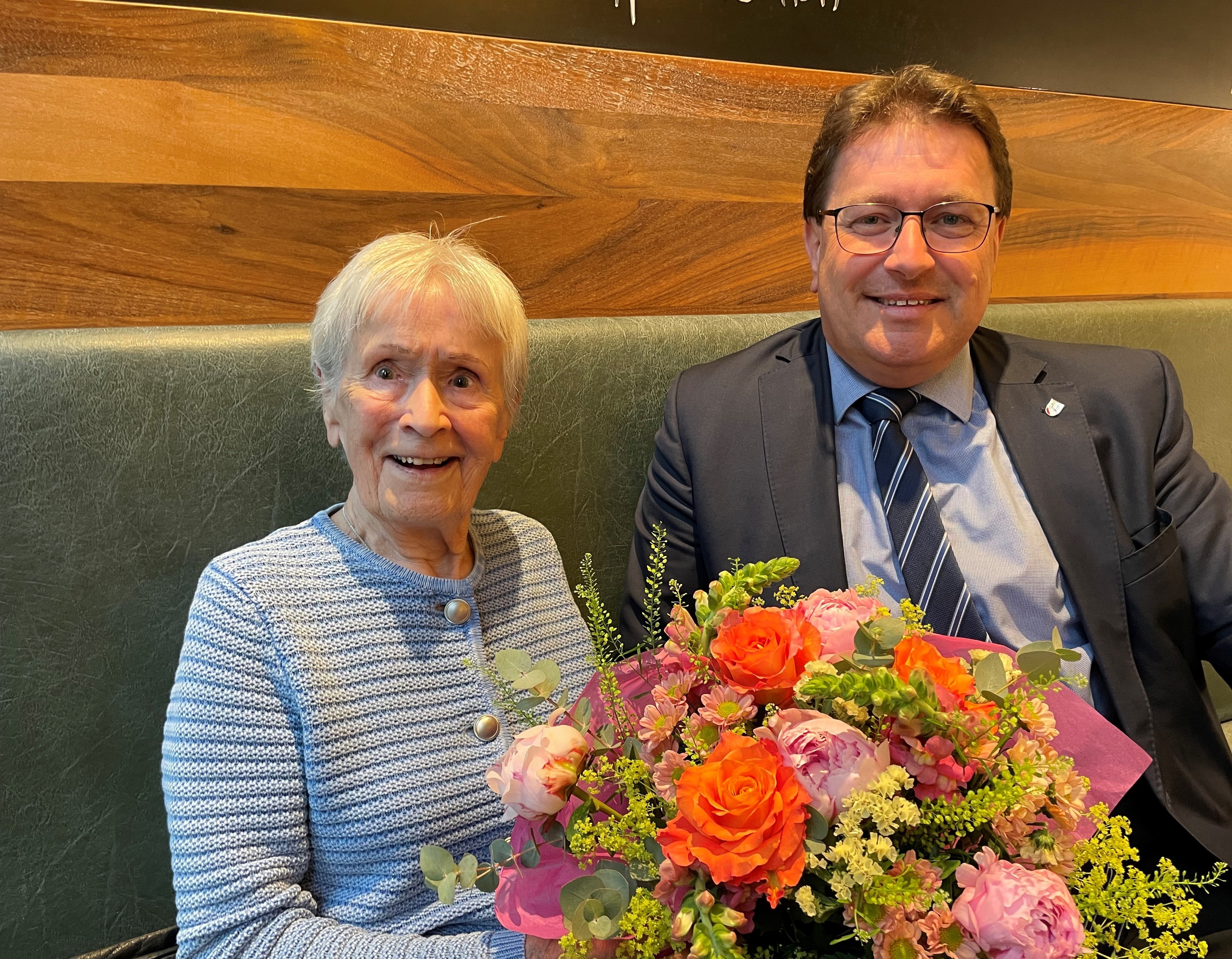Am 26. Mai 2025 feierte Frau Nelly Stämpfli ihren 90. Geburtstag.
Die Gemeindebehörden gratulieren herzlichst dazu!