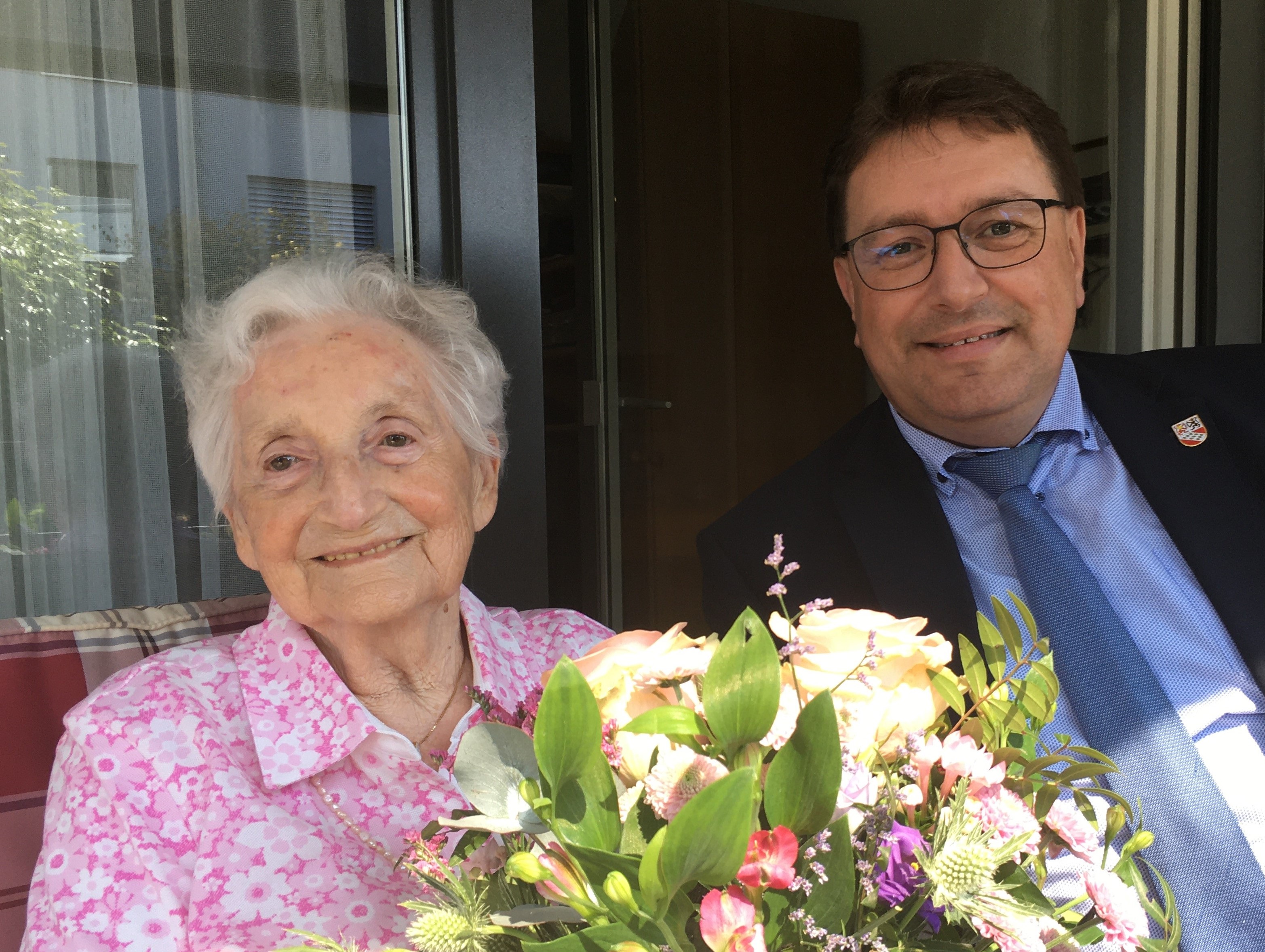 Am 1. September 2021 durfte Frau Elsa Bösch ihren 90. Geburtstag feiern.
Die Gemeindebehörden gratulieren herzlich dazu!