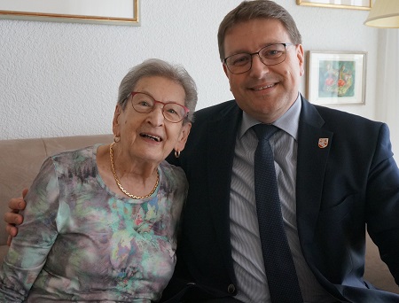 Am 4. Mai durfte Frau Häsler Verena ihren 90. Geburtstag feiern. Zu diesem Anlass gratuliert der Gemeinderat recht herzlich.