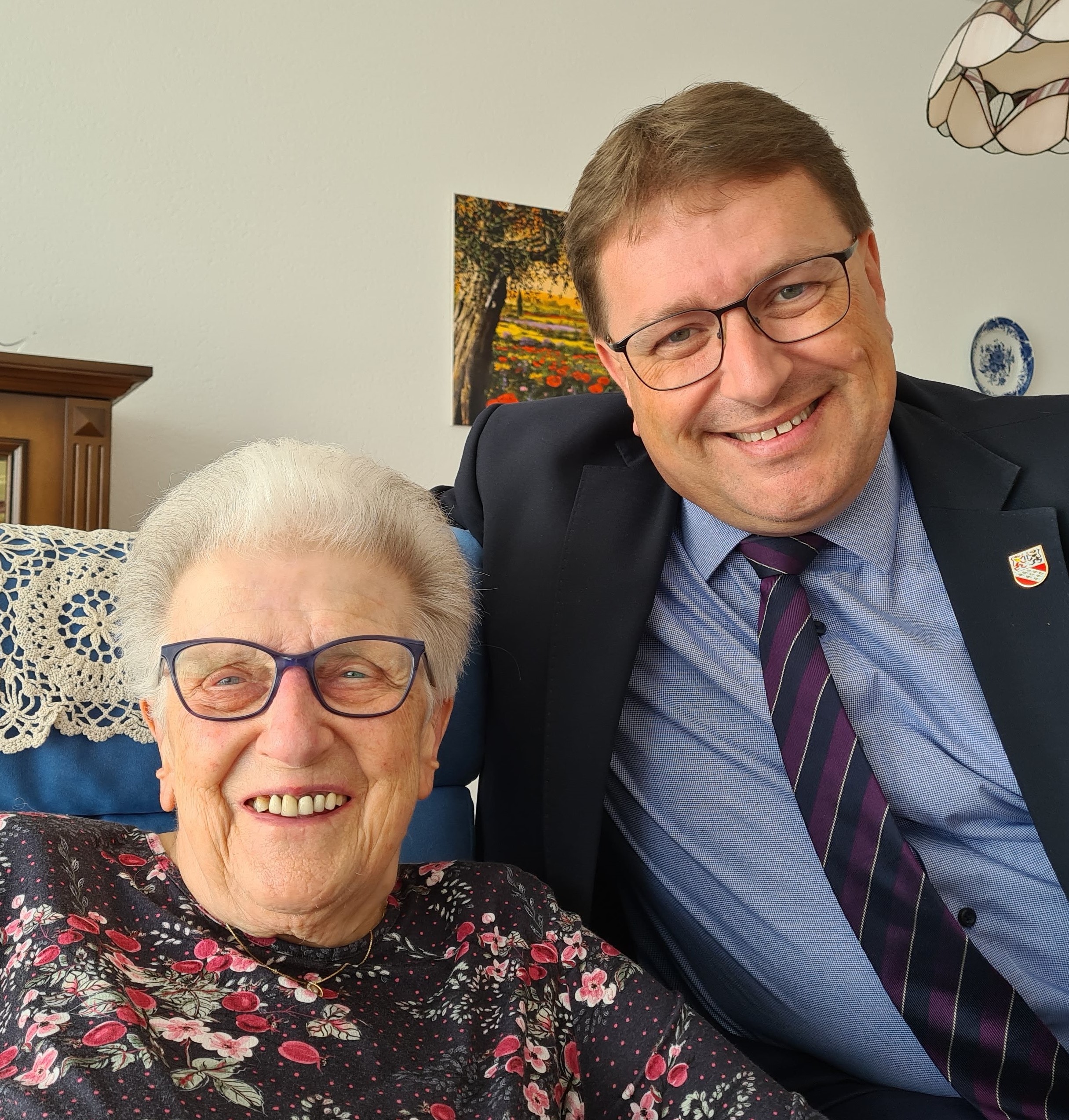 Am 11. Oktober 2021, einem milden sonnigen Herbsttag, durfte Frau Verena Walthert ihren 90. Geburtstag feiern.

Die Gemeindebehörden gratulieren herzlich dazu!