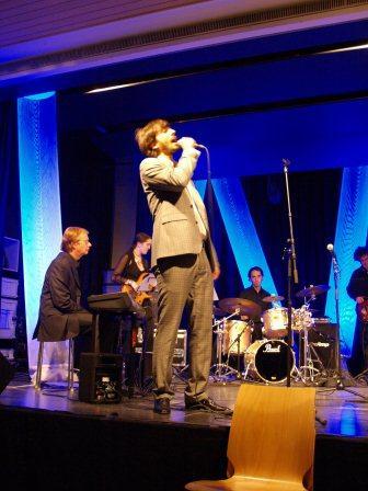 Übrigens, am Piano: Toni Bütler - Organisator der Jazz-Nacht Musikfestival Zollikofen 2010.