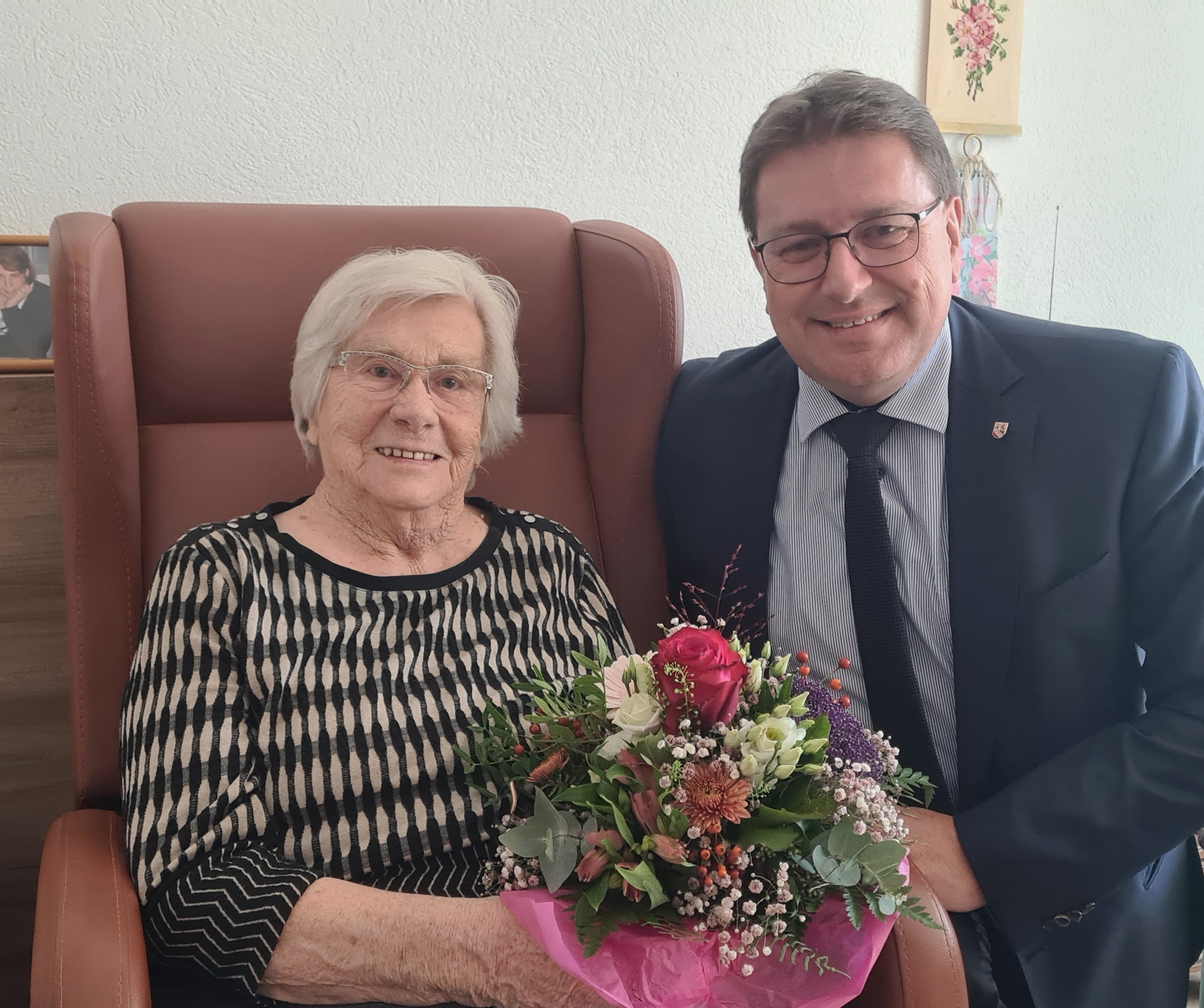 Am Samstag, 5. Oktober 2024, durfte Frau Katharina Hänni ihren 95. Geburtstag feiern.
Die Gemeindebehörden gratulieren herzlichst zum hohen Wiegenfest!