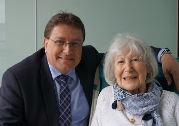 Herzliche Gratulation zum Wiegenfest! Frau Fierz durfte Ihren 95. Geburtstag bei bester Gesundheit feiern - der Gemeinderat überbrachte die Wünsche persönlich.