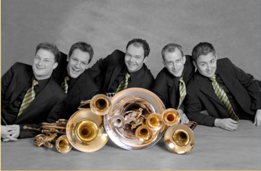 Martin Bieri und Basil Hubatka, Trompeten, Philipp Schulze, Horn, Pirmin Rohrer, Posaune, Daniel Schädeli, Tuba. 
Das Quintett, eine kammermusikalische Brass-Besetzung, wurde im Oktober 1999 an der Musikhochschule Luzern gegründet und zählt heute zu den bekanntesten Bläser-Ensembles der Schweiz. Das Repertoire reicht von der Musik der Renaissance bis zur Moderne. Auftritte am Lucerne Festival, in der Londoner Wigmore Hall, am Festival Alpentöne in Altdorf (Radio DRS2), am World Band Festival in Luzern und - am Musikfestival Zollikofen.
Link: http://www.chamberbrass.ch/
