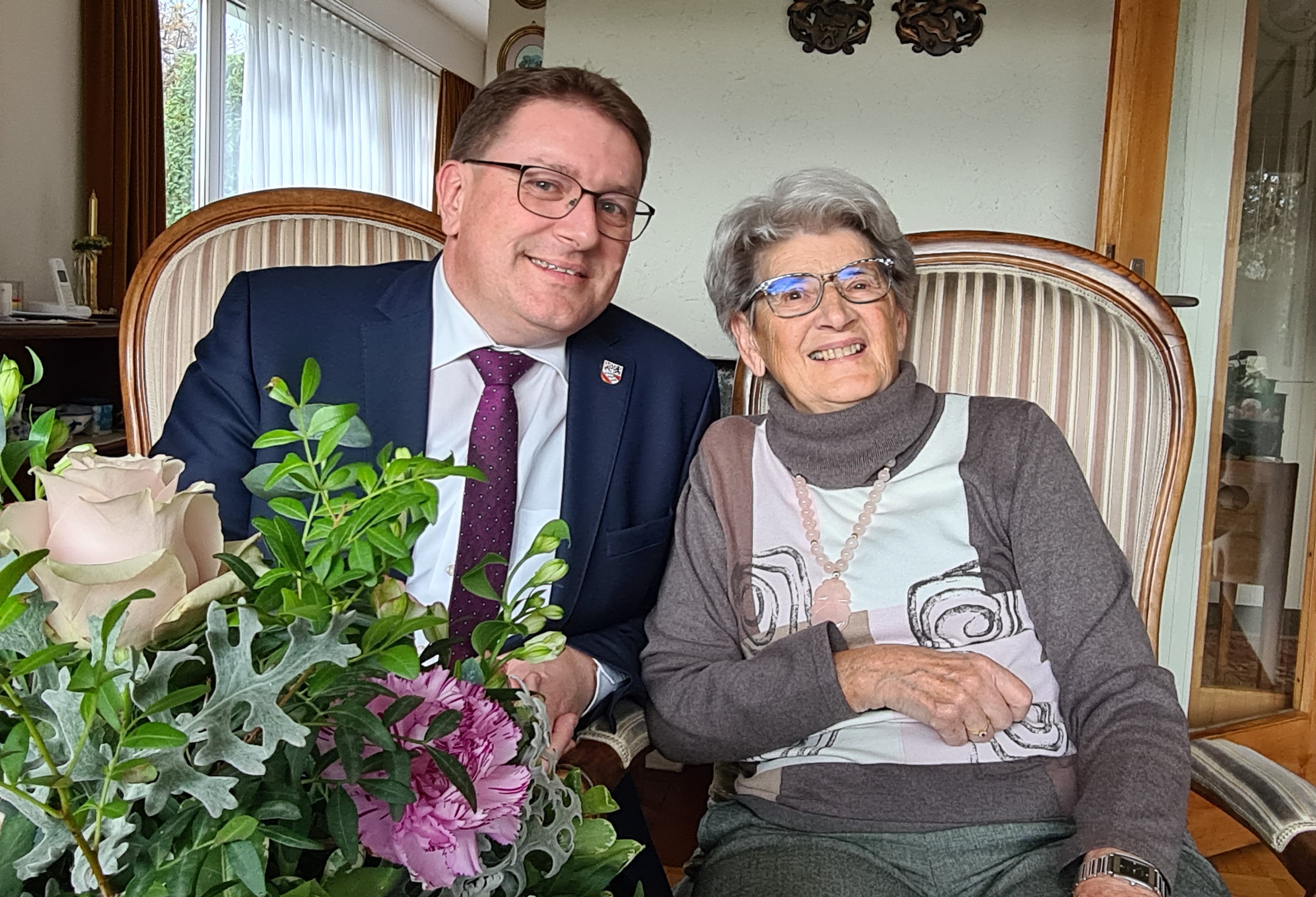 Am Sonntag, 20. November 2022, durfte Frau Rosmarie Rieser Ihren 90. Geburtstag feiern.
Die Gemeindebehörden gratulieren ganz herzlich dazu!