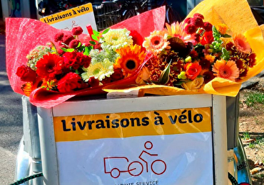 Image de vélo transportant des courses