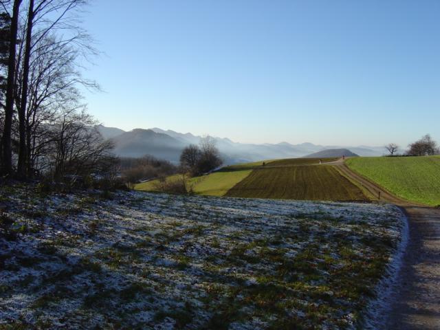 Diese Gegend ist ein wunderschönes Naherholungsgebiet und liegt gleich über dem Dorf.