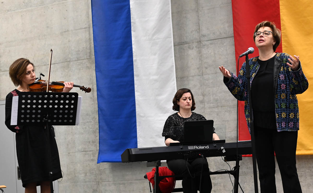 Verleihung des Horwer Anerkennungspreises 2025 an die Kunst- und Kulturschaffende Elena Kholodova.