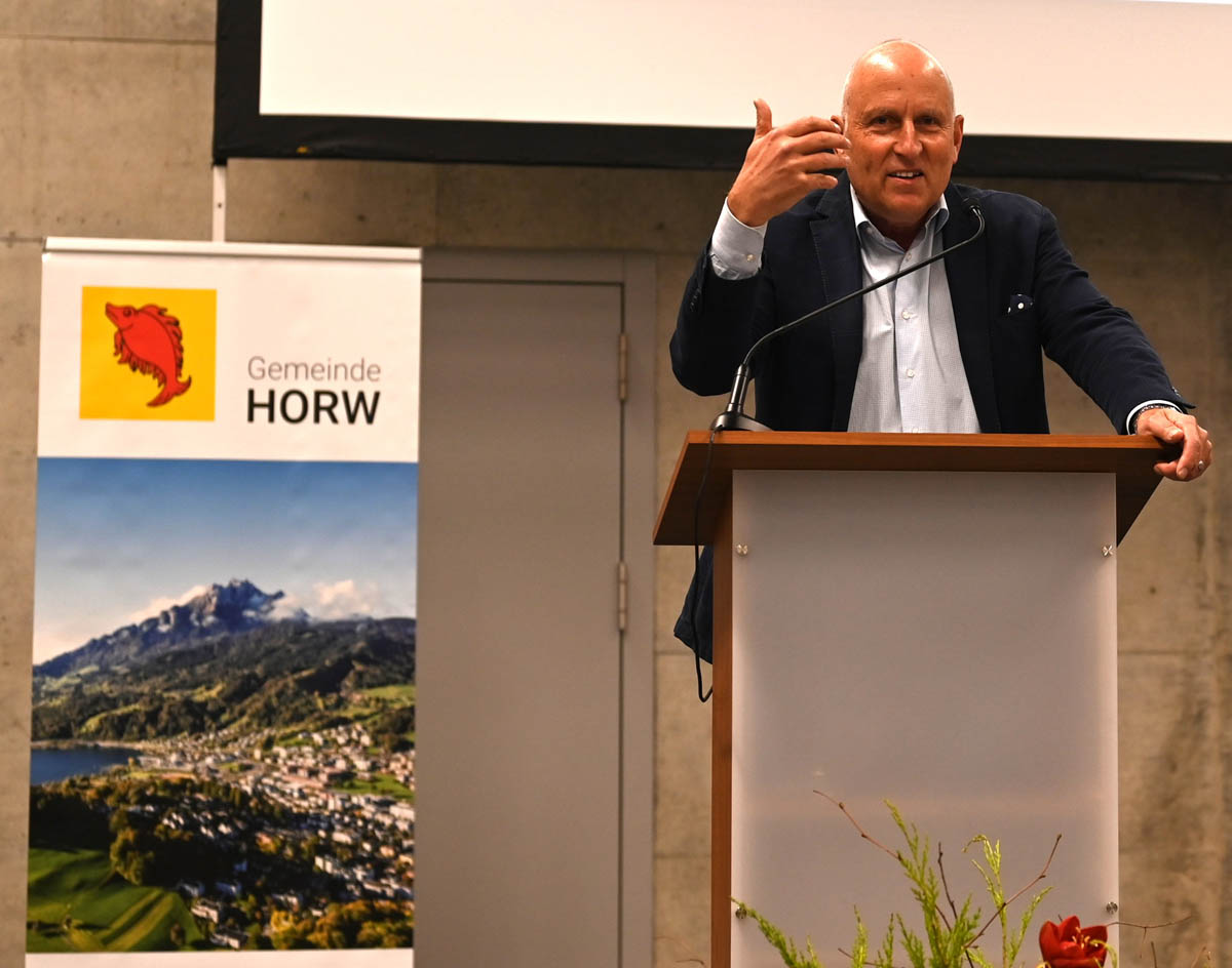 Verleihung des Horwer Anerkennungspreises 2025 an die Kunst- und Kulturschaffende Elena Kholodova.