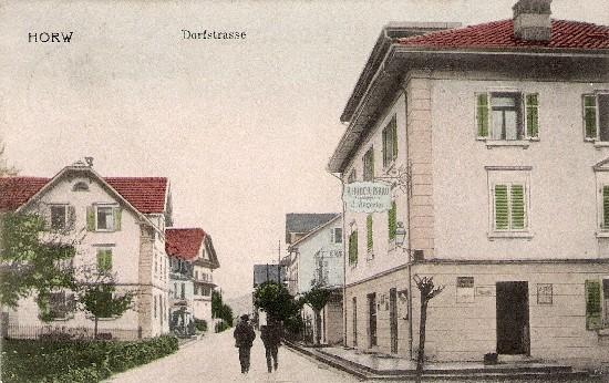 Heutige Kantonsstrasse, um 1907, mit Gebäude "Merkur" (rechts), erbaut 1892/1893 und Hotel Rössli