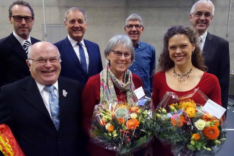 von links nach rechts: Peter Bucher, Präsident Kunst-& Kulturkommission; Theo Niederberger, Skiclub Horw; Ruedi Burkard, Gemeindepräsident; Isabelle Isenschmid, Skiclub Horw; Hans-Peter Lehner, Mitglied Kunst-& Kulturkommission; Madelaine Wibom, Sängerin; Werner Isenschmid, Skiclub Horw
