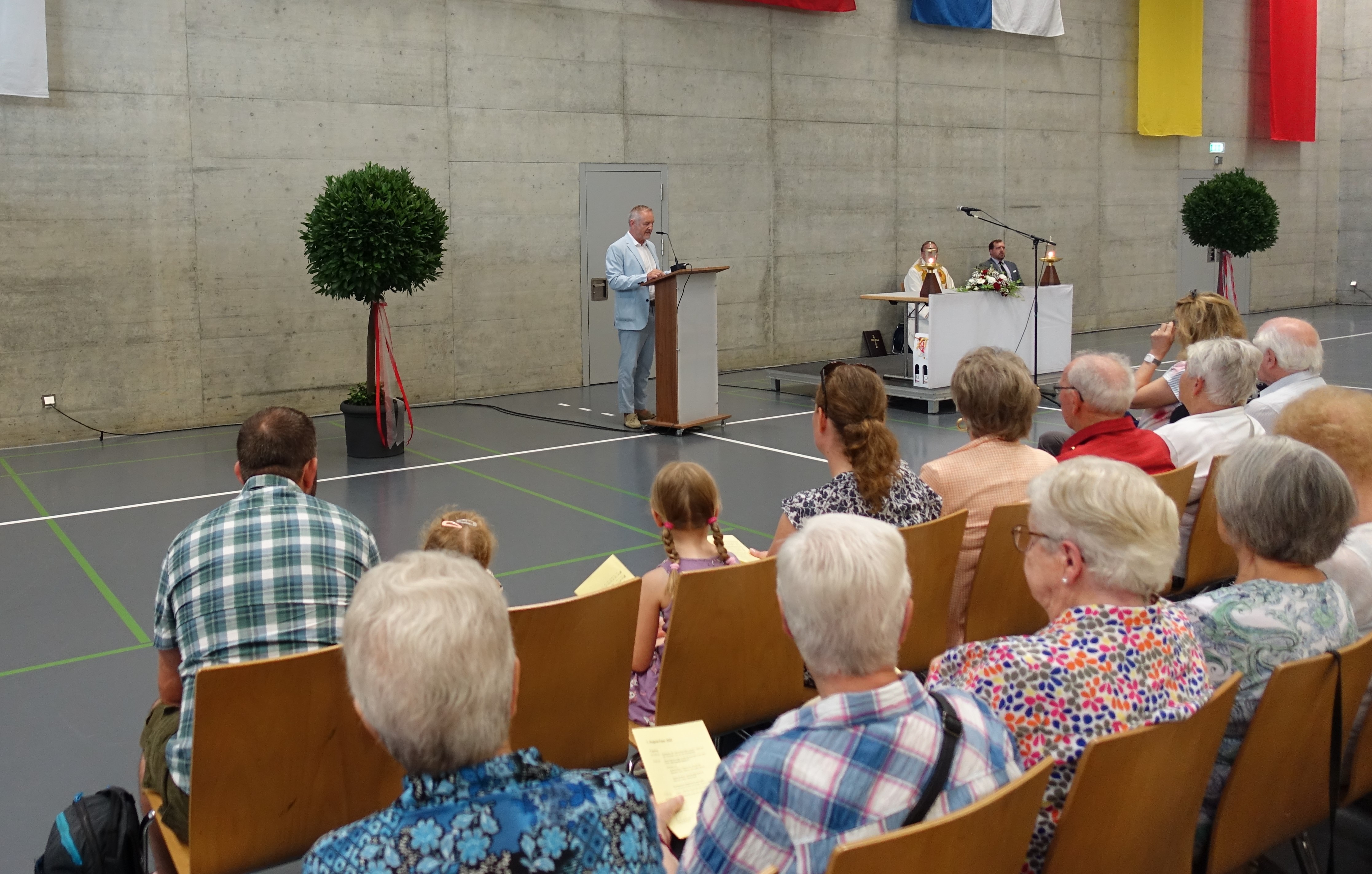 Ein Rückblick auf die letztjährige Feier: Gemeindepräsident Ruedi Burkard bei seiner 1. August-Rede.