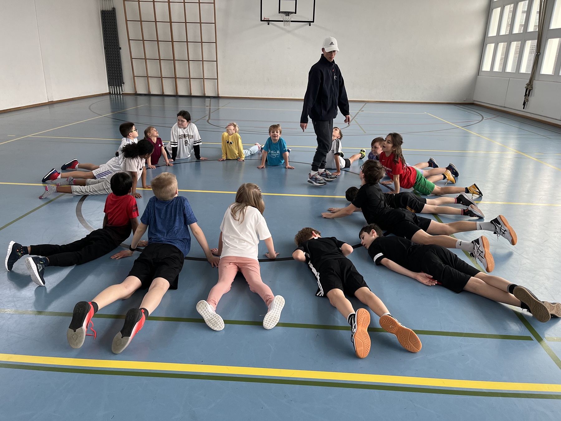 Kinder turnen am Open Sunday in Horw