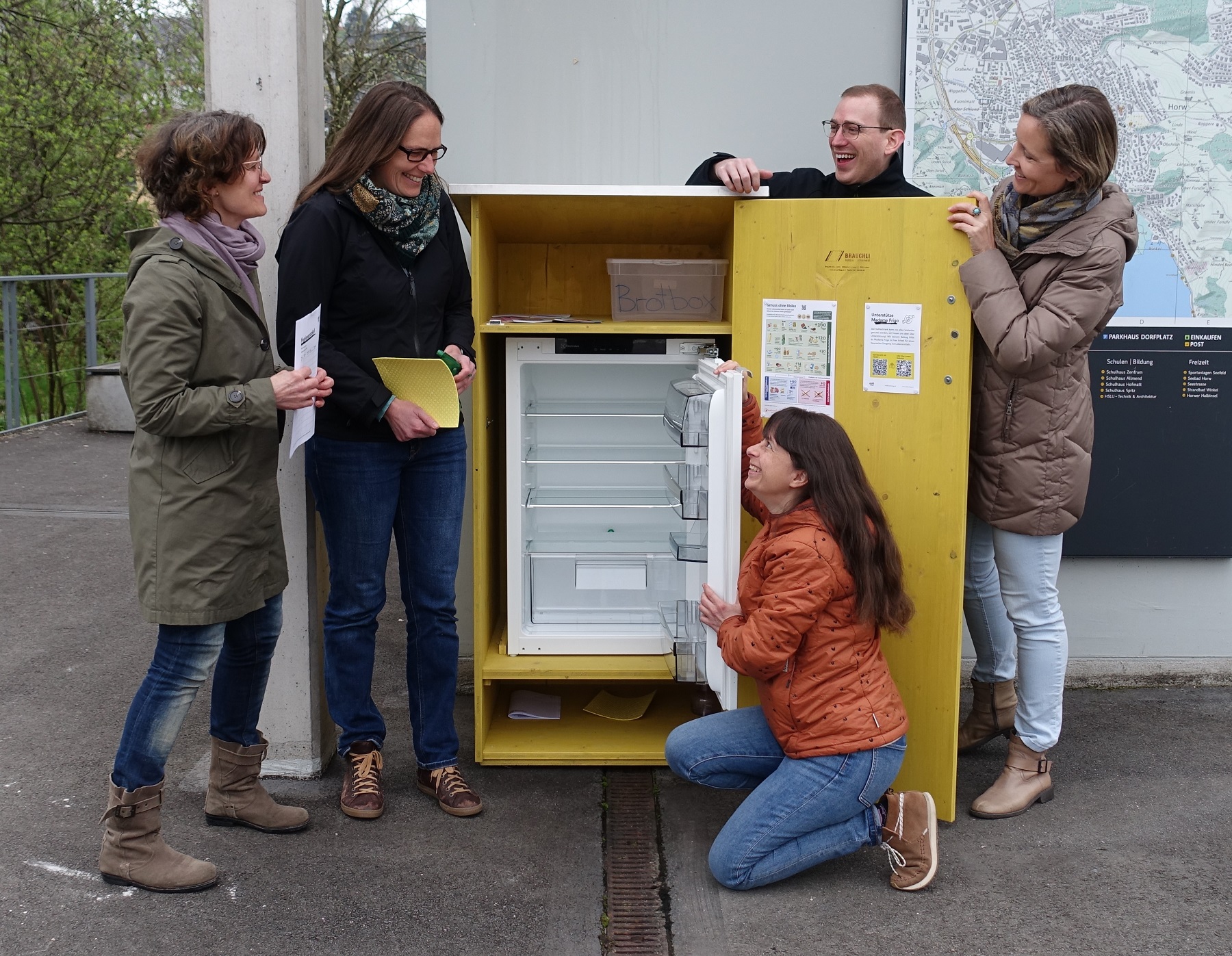 Der Kühlschrank und seine Betreuercrew