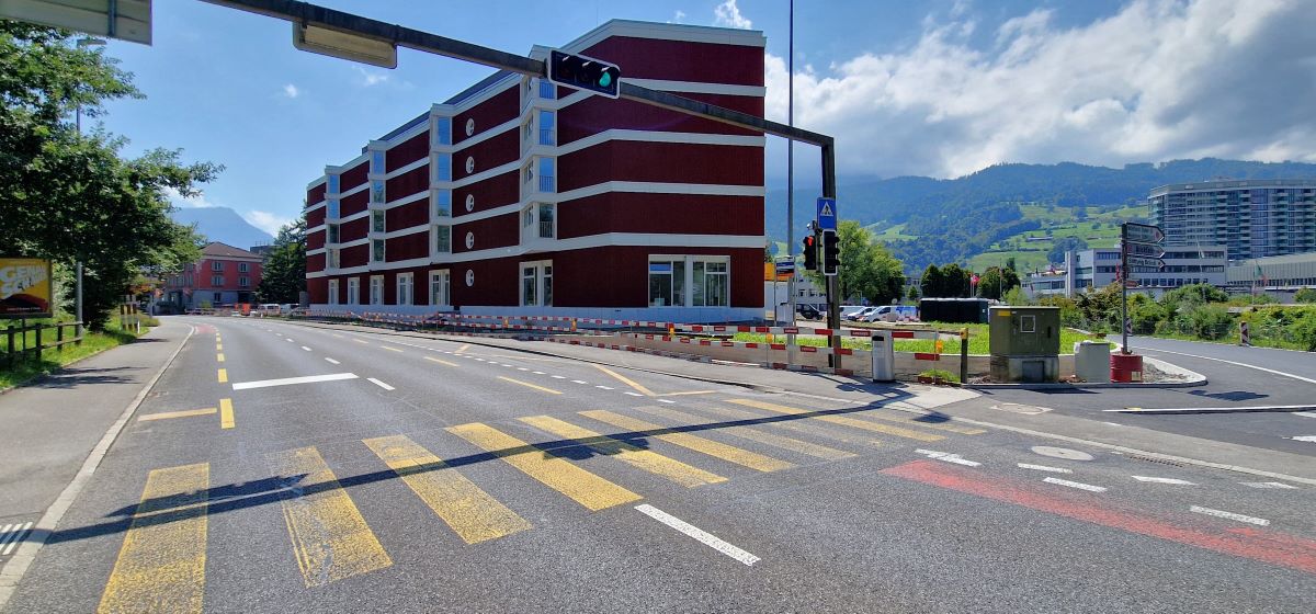 Bushaltestelle Waldegg vor dem 