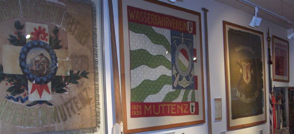 Ausstellung einiger Fahnen