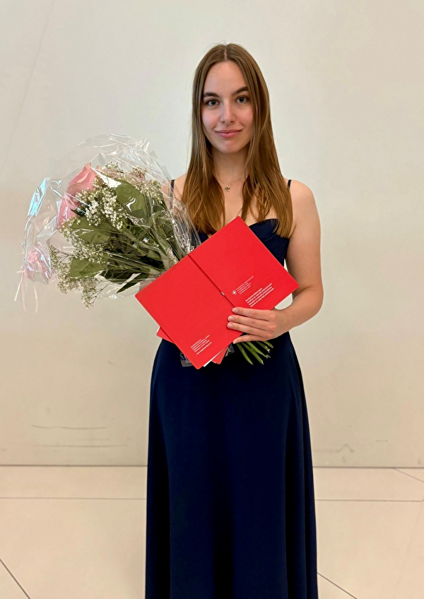 Lea Gasser hat die Abschlussprüfung M-Profil im ersten Rang abgeschlossen.
