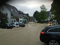 Hochwasser bei der Kirche