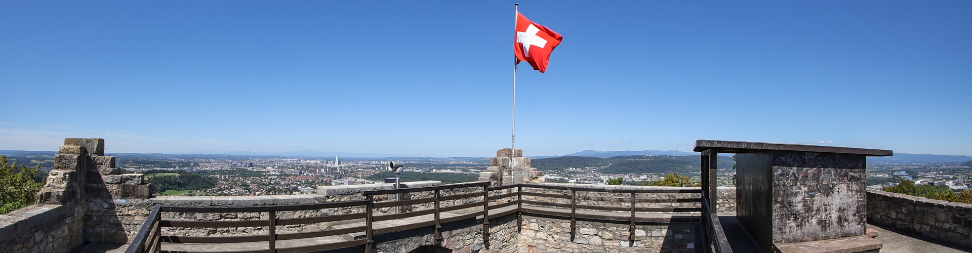 Wartenberg mit Schweizer Flagge