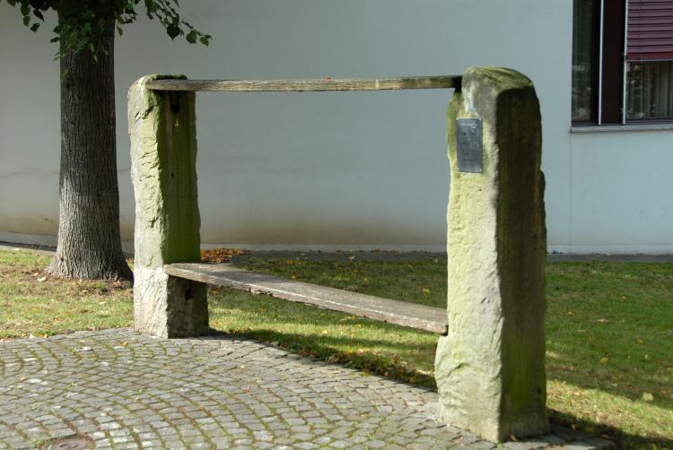 am Friedhofweg;  Durchgang zwischen Gemeindehaus und Restaurant Rebstock zur Breitestrasse
