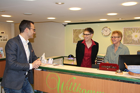 Th. Jourdan, K. Ramseyer und I. Bürgin im Garni Mittenza